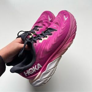 HOKA One One Arahi 6 hot rose running shoes